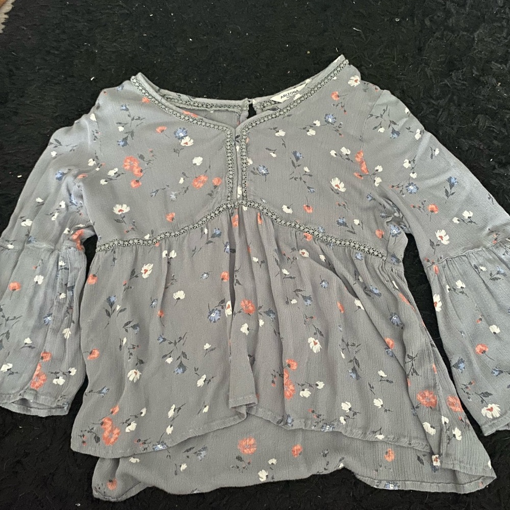 Bell sleeve blouse